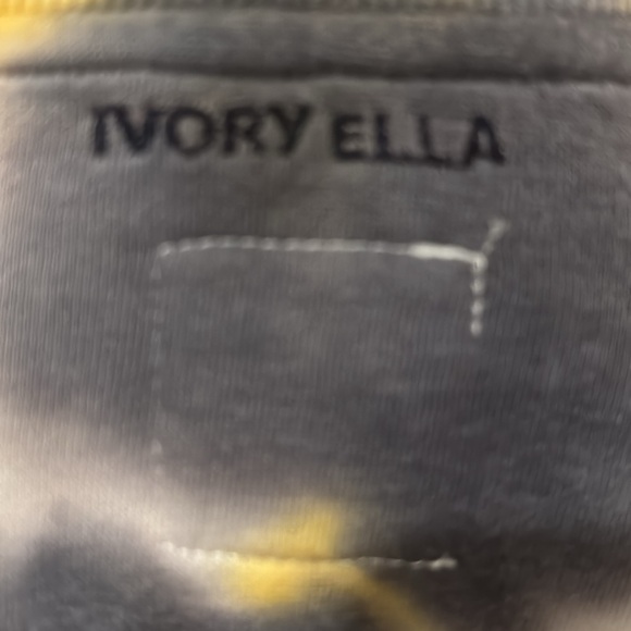 Ivory Ella small sweatshirt, half shirt tye dye - Picture 6 of 9
